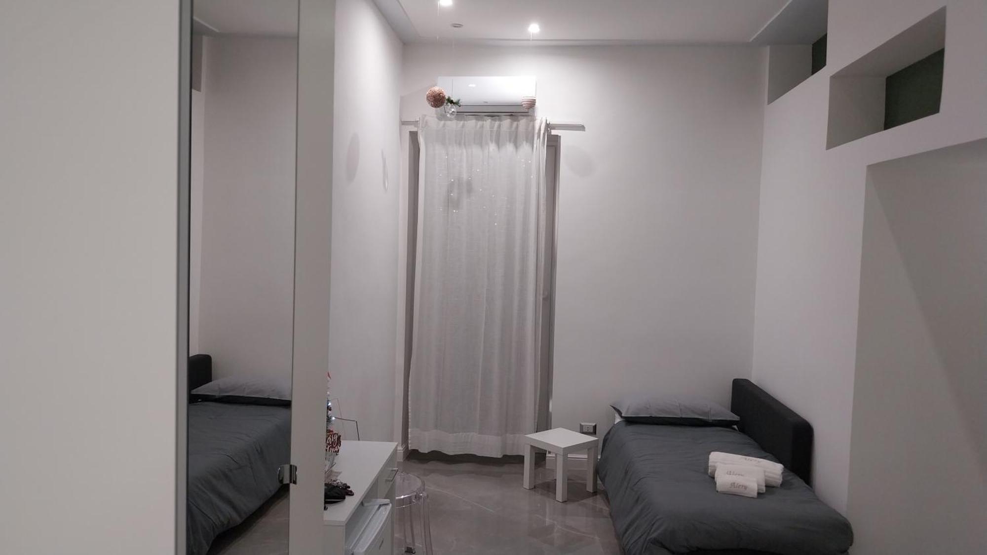 Alery Hotel Napels Kamer foto
